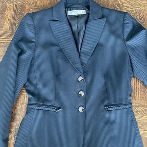 Tahari Dark Navy Suit Size 2 Petit